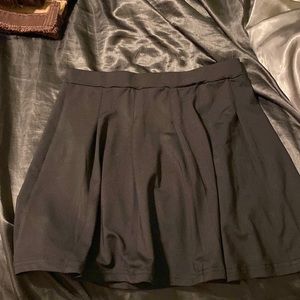 This is a black skirt from cider (sports material)